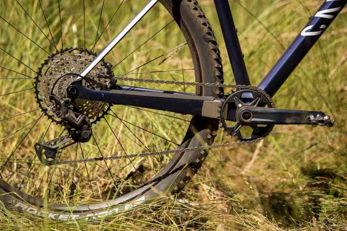   Nur zwei der neun Modelle kommen mit Shimano-Antrieben, darunter das CF 6 mit SLX-Gruppe.