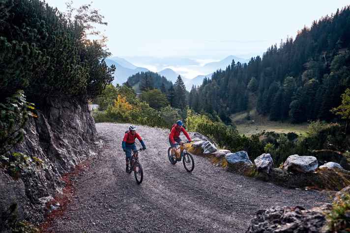   Schlüssel zum Glück: im Morgengrauen lospedalieren, um bei Sonnenaufgang schon kurz vorm Gipfel zu sein. Das garantiert Einsamkeit und magische Momente.