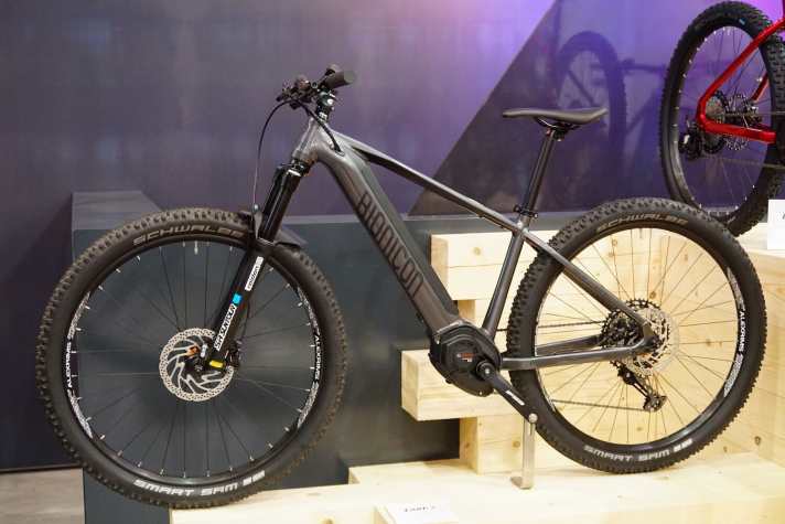   Das Hardtail Bionicon Earp kommt ebenfalls mit dem neuen Bosch-Antrieb und Powertube-Akku. Das Einstiegsmodell verfügt über 500 Wattstunden und kostet 2999 Euro.