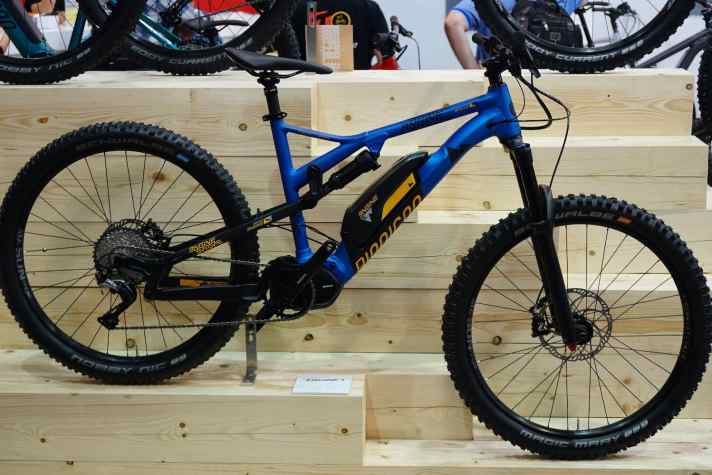   Auch das Shimano-Bike Bionicon Engine hat die Marktreife geschafft. Das Bike gibt's als Enduro- (160 mm) oder Trail-Variante (140 mm) in drei Ausstattungen zwischen 4299 und 5699 Euro zu kaufen.
