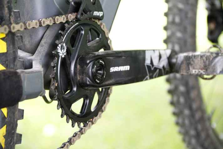   Die neue NX Eagle-Kurbel mit DUB-Innenlager und den X-Sync 2-Kettenblättern.