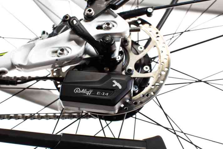 <a href="http://www.rohloff.de/" target="_blank" rel="noopener noreferrer nofollow">Rohloff</a>  E-14 Schalteinheit – Gold Award   Neu von Rohloff: Die über CAN-Bus angesteuerte elektrische Schalteinheit. Manuelles oder automatisches Schalten der Speedhub, sogar ohne Kabel!  Jury Statement: Zusammen mit der E-Shift-Funktion des neuen Bosch-Antriebs schaltet nun auch die Rohloff-14-Gang- Nabenschaltung elektronisch. Im Praxistest hat uns diese neue Option sofort überzeugt. Hier arbeitet ein großer Automobilzulieferer mit einem kleinen Qualitätshersteller zusammen.
