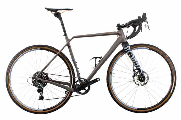 <a href="http://rondo.cc/" target="_blank" rel="noopener noreferrer nofollow">Rondo</a>  Ruut CF1 – Gold und Start-up Award   Das Bike von Rondo ist eigenen Angaben zufolge das weltweit erste Gravel-Bike mit verstellbarerer Geometrie. Mit zum Schultern optimierten Rahmen und für schmale 700c-Rennreifen oder dicke 27,5x2,1-Zoll Stollenreifen geeignet.  Jury Statement: Für ein Start-up bietet Rondo bei diesem Gravel Bike erstaunlich hohe Verarbeitungsqualität. Der Clou beim Ruut CF1 ist seine Vielseitigkeit aufgrund der Möglichkeit, die Gabel so zu verstellen, dass der Fahrer entweder eine sportliche oder eine aufrechtere Sitzposition einnimmt.