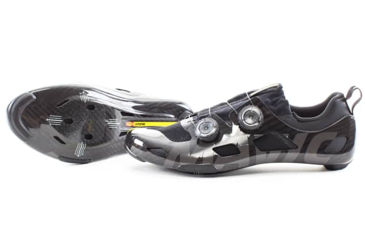 <a href="http://www.mavic.com/" target="_blank" rel="noopener noreferrer nofollow">Mavic</a>  Comete Ultimate   Ein Hauch von nichts.  Jury Statement: Dieser Fahrradschuh ist in allen Belangen ein High-End-Produkt, das noch nie da gewesen ist. Dank des Vollcarbon-Außenschuhs ist er extrem steif, gleichzeitig aber sehr angenehm zu tragen.