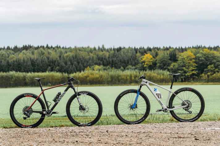 Racehardtails von deutschen Versendern im Duell: Canyon Exceed CF SLX 9 gegen Radon Jealous 10.0.