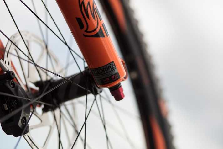   Die neue Fox Grip2-Kartusche der Fox 36 hat eine High- und eine Low-Speed-Druckstufe. Cube will seinen Kunden einen konkreten Setup-Tipp zur Abstimmung des kompletten Fahrwerks an die Hand geben.  