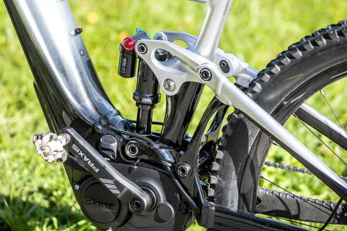   Das Maestro-Hinterbausystem ist die große Stärke der Giant-E-MTBs. Es arbeitet sehr sensibel und antriebsneutral. Am Trance X E+ setzt es 140 Millimeter Federweg frei.