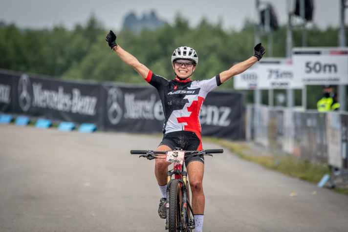   Erstes Rennen in der Elite-Klasse, erster Sieg für die 21-jährige Französin.