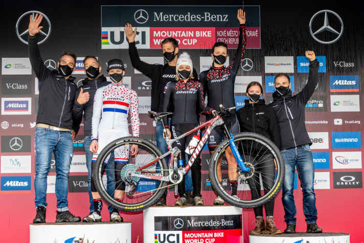   Anne Terpstra war bei ihrem zweiten Platz im Damen-Rennen mit einem neuen Race-Fully von Ghost unterwegs. Das Bike scheint noch ein Prototyp zu sein.