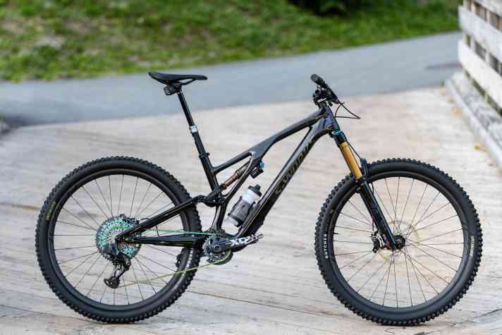   Das neue Stumpjumper Evo für 2021 ist lang und flach, bietet aber einen breiten Einsatzbereich.