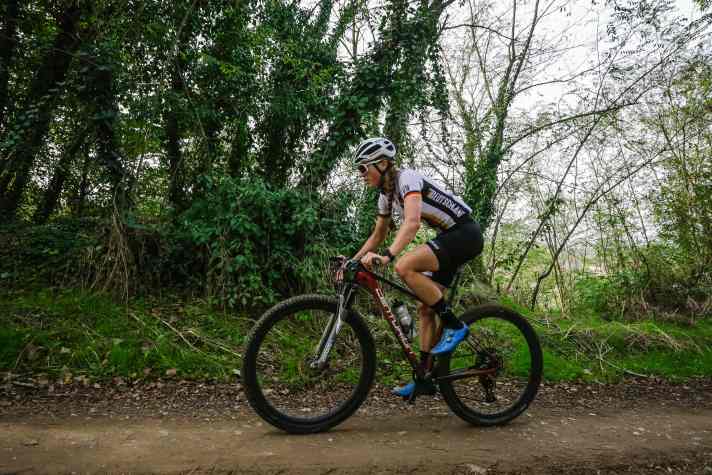   Viele WM-Starter setzten auf dem steilen, nicht allzu technischen Kurs wie Stefanie Dohrn aufs Hardtail