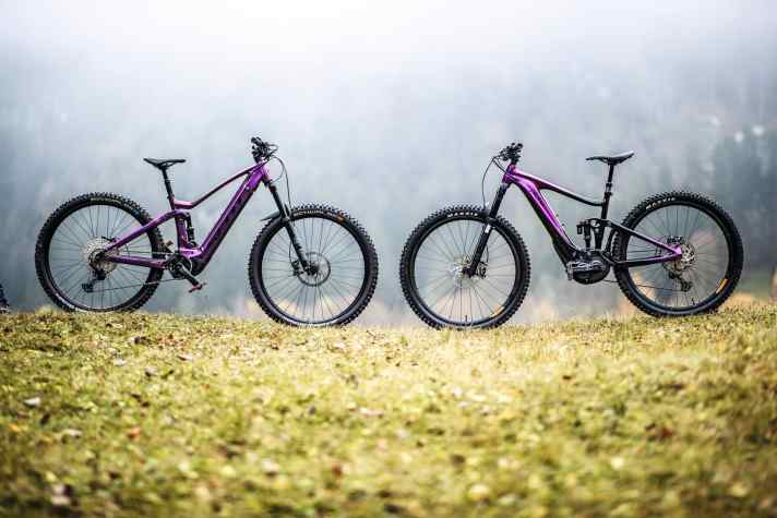    Brauchen Frauen spezielle Bikes? Scott und Liv sagen ja. Das <a href="https://www.awin1.com/cread.php?awinmid=15695&awinaffid=471469&clickref=B+Scott+Contessa+Genius&ued=https%3A%2F%2Fwww.fahrrad-xxl.de%2Fsuche%2Fgeschlecht.damen%2Fmarke.scott%2F%3Fq%3Dcontessa%2Bgenius%26pfrom%3D3400%26pto%3D6000" target="_blank" rel="noopener noreferrer nofollow">Scott Contessa Genius</a> * (links) und das <a href="https://www.awin1.com/cread.php?awinmid=15695&awinaffid=471469&clickref=B+Liv+Intrigue&ued=https%3A%2F%2Fwww.fahrrad-xxl.de%2Fserie%2Fliv-intrigue%2F%3Fsearchrequest%3DLiv%2BIntrigue%26pfrom%3D3750%26pto%3D5000" target="_blank" rel="noopener noreferrer nofollow">Liv Intrigue</a> * sollen es beweisen.