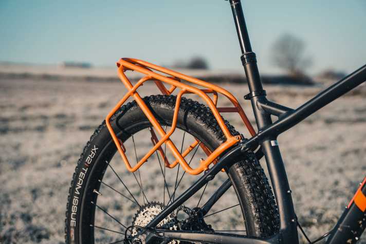   Im Lieferumfang des Trek 1120 befinden sich zwei robuste, fest verschraubbare Gepäckträger für Heck und Front.