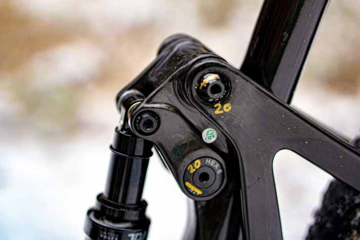   Alle Umlenkhebel des neu konstruierten VPP-Hinterbaus sind aus Carbon.