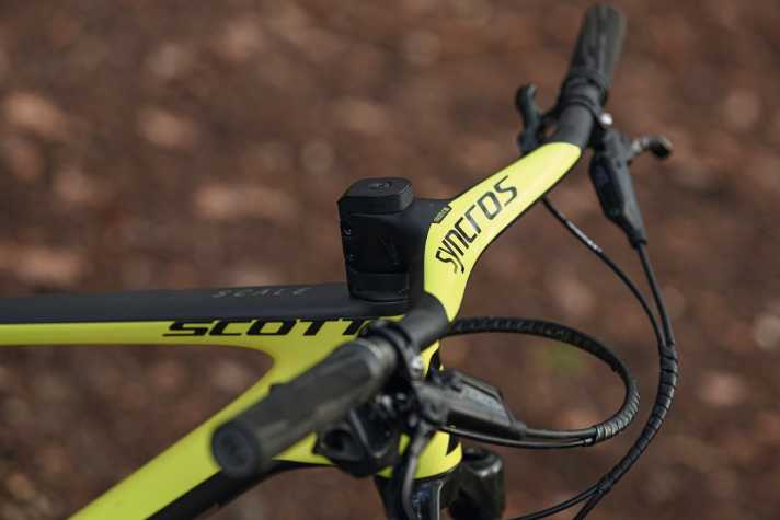  … aber wenn die Ergonomie nicht auf Anhieb passt, lässt sich damit jedoch nichts mehr verändern. Das gilt auch für das Syncros-Cockpit am Scott Scale RC.