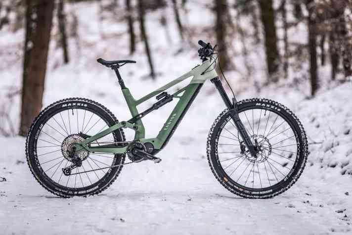   Canyon Torque:On 8 – 4499 Euro I 180/175 mm I 23,57 kg I 27,5"