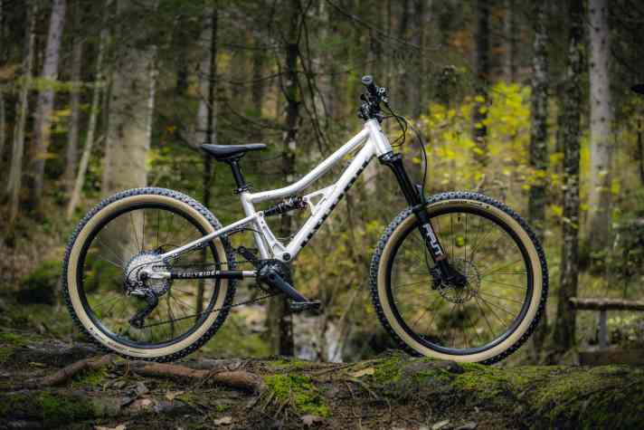   EARLY RIDER Hellion X24 11,99 kg / 120/100-125 mm / 24" / 2499,99 Euro