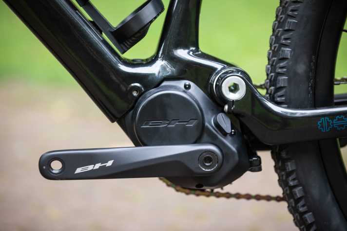   Natürliches Fahrgefühl dank minimalistischem Motor: Mit 65 Newtonmetern maximalem Drehmoment fällt der 2ESMAG-Motor von BH in die Sparte der Minimal-Assist-Antriebe. Zudem ermöglicht der kleine Motor eine schmale Unterrohrkonstruktion.