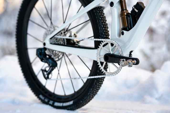   Das 40er-Garbaruk-Kettenblatt sitzt auf einer Tune Carbon-Kurbel.