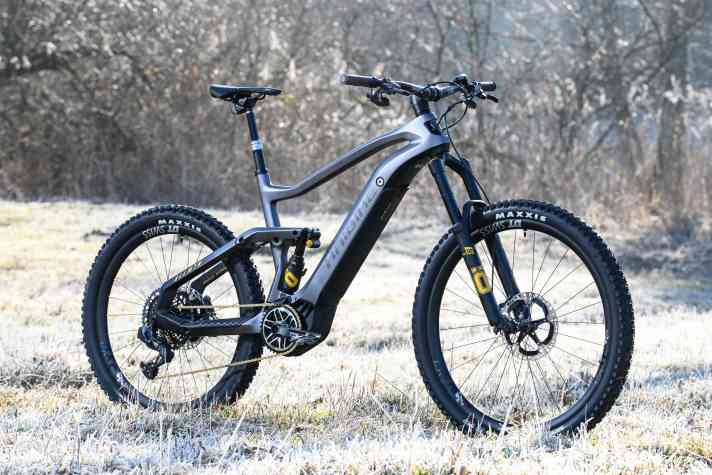   Nicht nur Optik. Das stämmige Haibike macht auch im Gelände eine gute Figur.