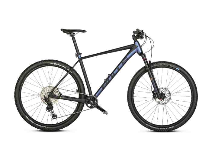   Unter 12,0 Kilo wiegt das 2021er-Modell des Bulls Copperhead 3S laut BIKE-Messung in Größe 51. Damit gehört das 1549 Euro teure MTB-Hardtail zu den leichtesten in dieser Klasse. Insgesamt gibt es fünf Rahmenhöhen von 41 bis 61 Zentimeter.