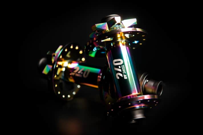   Unter der glitzernden Schale steckt die bewährte Technik, die man von DTs 240er-Naben kennt.