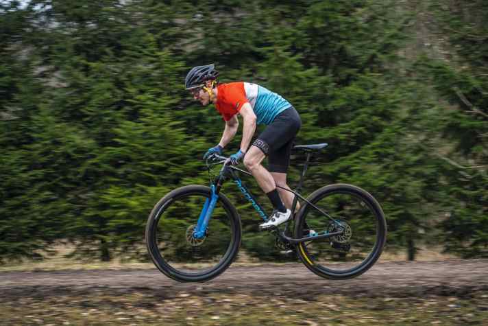   Gerade einmal 907 Gramm wiegt der Carbon-Rahmen des Mondraker Podium RR in der SL-Version.