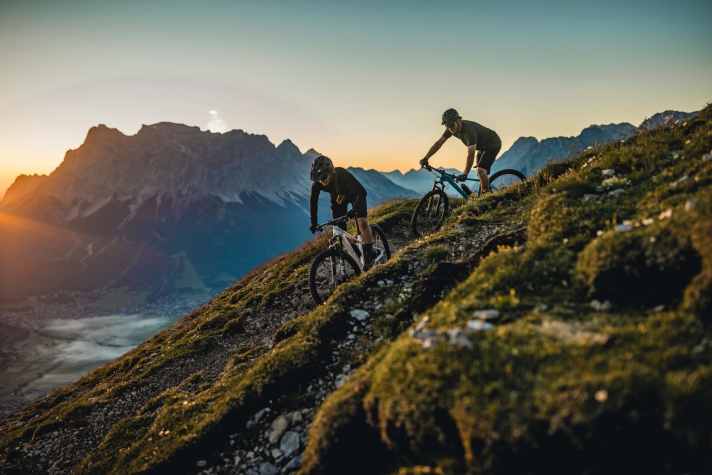   Trail-Abfahrt mit Zugspitzblick – unvergleichlich.