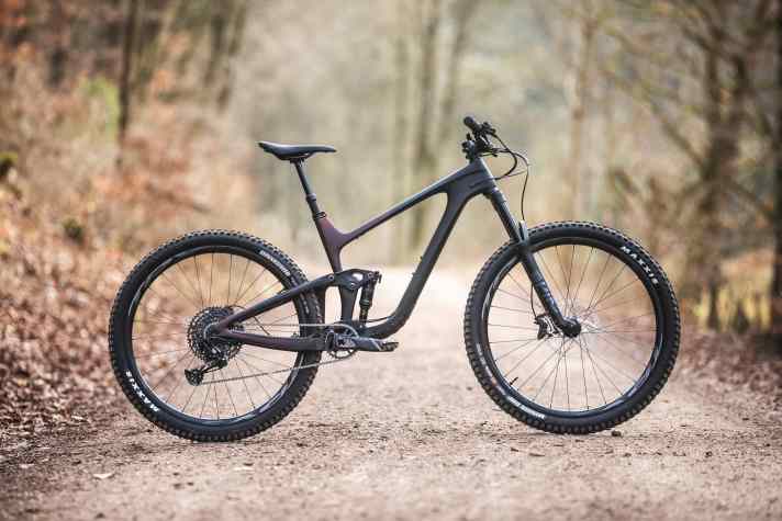   Das Verhältnis aus Up- und Downhill-Qualität ist beim <a href="https://luna.r.lafamo.com/ts/i5533923/tsc?amc=con.blbn.497955.507800.14129791&smc=BIKE&rmd=3&trg=https%3A%2F%2Fwww.fahrrad-xxl.de%2Fgiant-trance-x-advanced-pro-2-p00058932m001" target="_blank" rel="noopener noreferrer nofollow">Giant Trance X Advanced</a> * sehr ausgeglichen. Dafür gab's in Ausgabe 6/21 einen BIKE-Tipp.