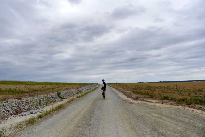   Die Strecken, die sogenannnten Orbits, führen vor allem über Schotterwege, schmale Trails und steile Anstiege. Dabei finden Gravel-Fahrer genauso ihren Spaß wie Langstrecken-Mountainbiker.  