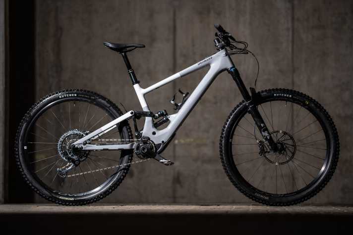   Das Kenevo SL Expert in seiner vollen Pracht. Ähnlichkeiten mit dem Specialized-Modell "Enduro" sind ausdrücklich gewollt.