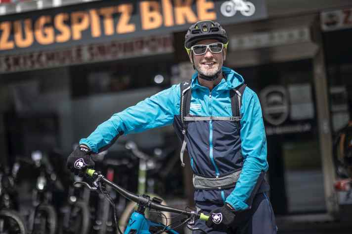   Elgar Köck, Lermooser Urgestein und hauptberuflicher Bikeguide, kennt jede Rampe und jede Kurve in der Region.