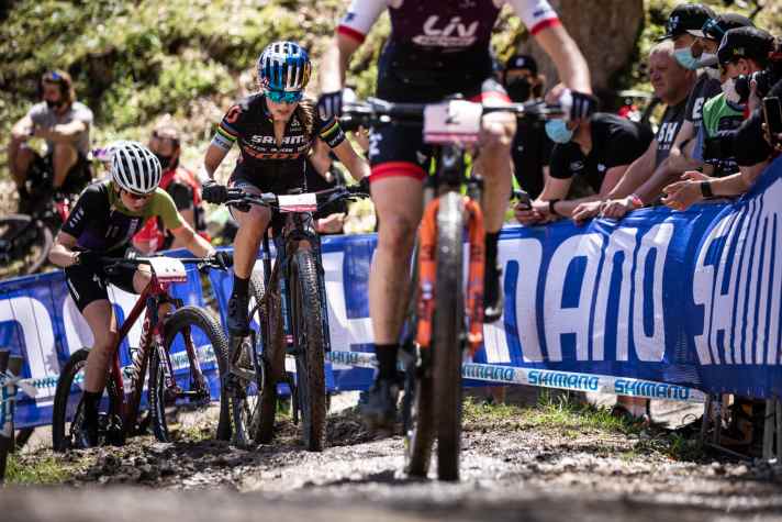   Kate Courtney hat mit Haley Batten eine starke Landsfrau an ihrer Seite.