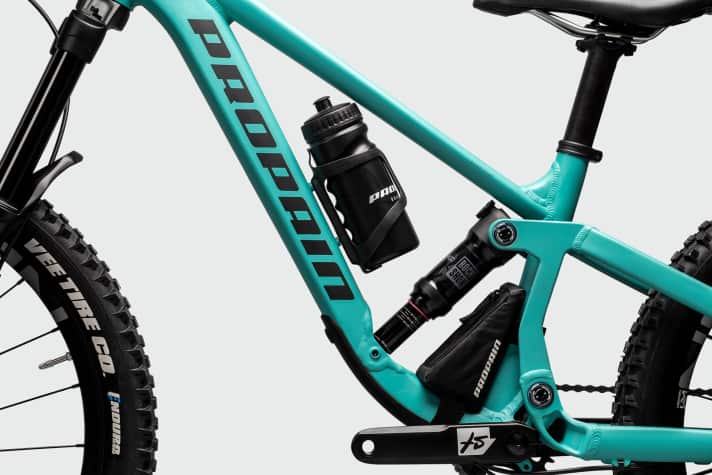 Praktisch: Propain stattet das Yuma mit einer kleinen Rahmentasche aus. Außerdem passt eine Trinkflasche ins Rahmendreieck.