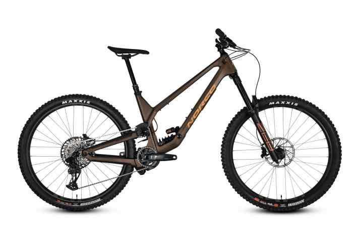   Das Range C2 kommt mit Rockshox ZEB Ultimate-Gabel und solider Sram GX-Schaltgruppe von Sram. Kostenpunkt: 7499 Euro.