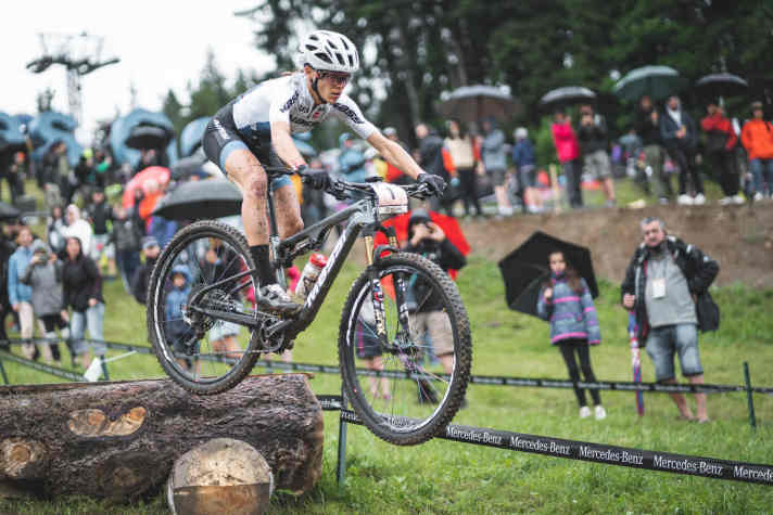   Technisch stark und fast ohne Fahrfehler stürmte Loana Lecomte zum vierten Worldcup-Sieg in der Saison 2021.