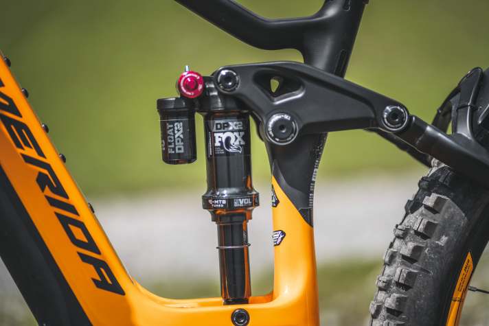Nur wenn das Fahrwerk auch wirklich für geringe Körpergewichte schnell genug abgestimmt werden kann, ergibt das XS-Bike Sinn.