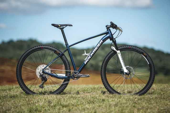   Unser Testbike: das Rockrider XC 100 von Decathlon für 899,99 Euro.
