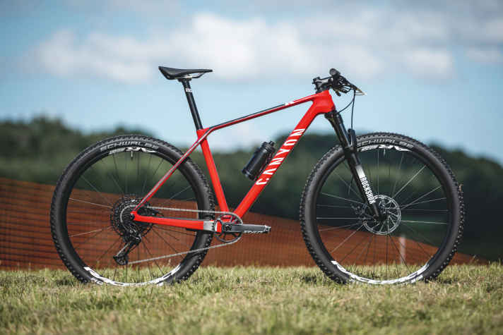   Der Einstieg in die Carbon-Welt: Ab 1799 Euro bekommt man bei Versender Canyon mit dem Exceed CF 5 erstmals einen Carbon-Rahmen. Wir haben mit Canyon-Produkt-Manager Julian Biefang darüber gesprochen.