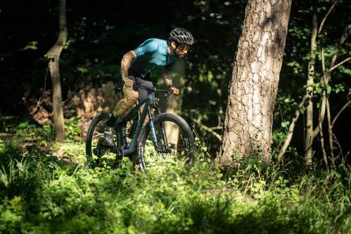   Einen ersten ausführlichen Labor- und Praxistest zum Lux Trail CF 8 lesen Sie demnächst in BIKE.