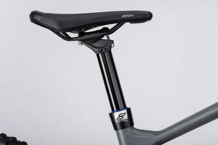   Die Top-Modelle setzen auf die integrierte <a href="https://www.bike-magazin.de/mtb_news/teile_zubehoer/continental-bike-festival-willingen-2019-eightpins-ngs-2" target="_blank" rel="noopener noreferrer nofollow">Vario-Stütze von Eightpins</a> . Der Vorteil: Das gute Stück gibt den gesamten Hub von der Sitzhöhe bis zur Sitzrohrkante frei.