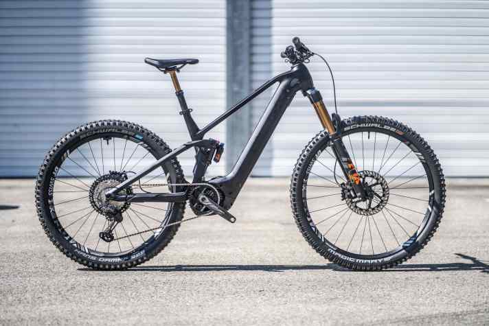   Das Xyron Carbon MX ist die Variante für Trail-Fans. MX-Laufrad-Mix und 160er-Federgabel sollen noch mehr Abfahrtsstärke und Spritzigkeit bringen.