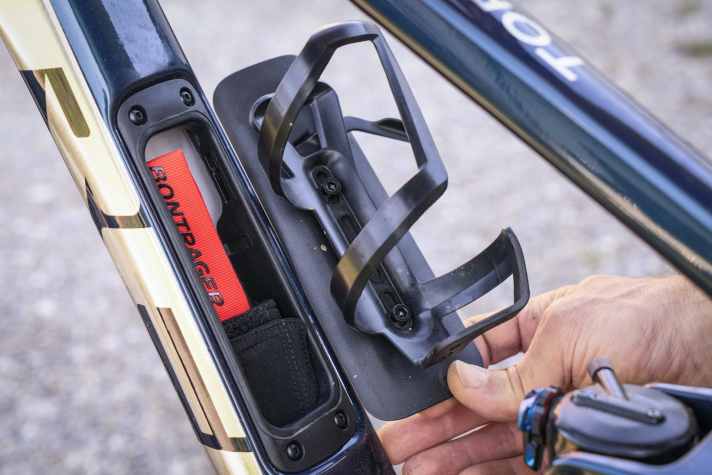   Nützlich, aber schwer: Das Loch im Unterrohr bringt Stauraum, erhöht aber das Rahmengewicht deutlich.