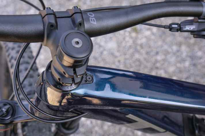   Der Knockblock-Steuersatz bietet nun einen größeren Lenkeinschlag und schützt das Oberrohr.