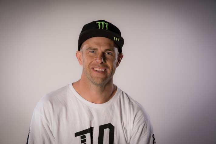   Eigentlich tippten wir auf Spaniard Andreu Lacondeguy als Sieger, doch der verletzte sich bei einem Trainingslauf und kann nicht im Finale starten. Daher tippen wir nun auf Cam Zink, denn Zink hat sich als Vorbereitung für die Rampage einen Mega-Drop mit Airbag aufs Grundstück gebastelt. Zink hat das Zeug für seinen zweiten Rampage-Sieg nach 2010, doch nur wenn Favorit Brandon Semenuk patzt.