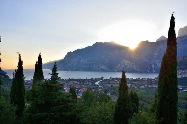 Das Wetter meint es gut mit dem Festival. Und belohnt seine Besucher mit einem spektakulären Sonnenuntergang.