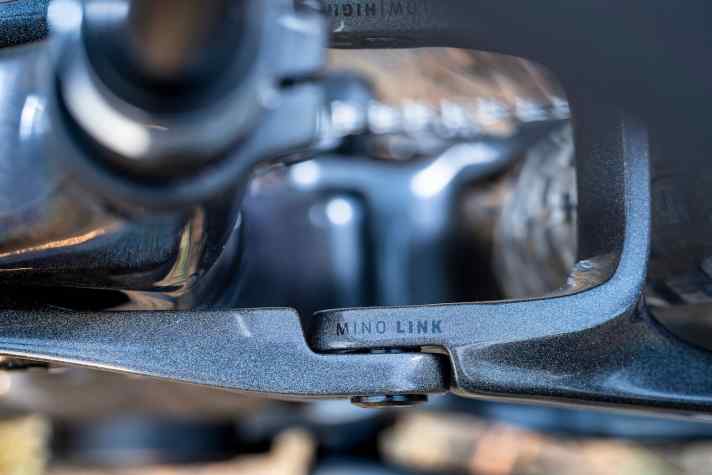   Mit dem Flipchip können Winkel und Tretlagerhöhe verstellt werden. So will Trek das neue Rail auch kompatibel zu einem 27,5er-Hinterrad machen und ein Mullet-Setup ermöglichen. In Serie kommen alle Rail-Modelle mit 29-Zöllern vorne und hinten.