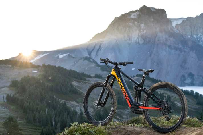   Eines ist sicher: Wie man ein Bike in Szene setzt, wissen die Jungs von Trek. Für ebenso gesetzt halten wir den Fakt, dass das Rail ein Garant für Trailspaß ist.