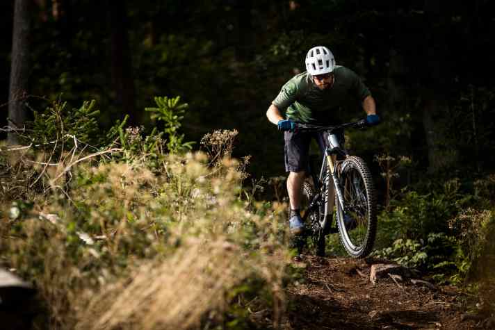   Wir konnten das neue Topmodell des Canyon Spectral CFR bereits ausgiebig testen. Alle Ergebnisse dazu gibt's in BIKE 12/2021 – ab 2. November am Kiosk, in der App und im Onlineshop.