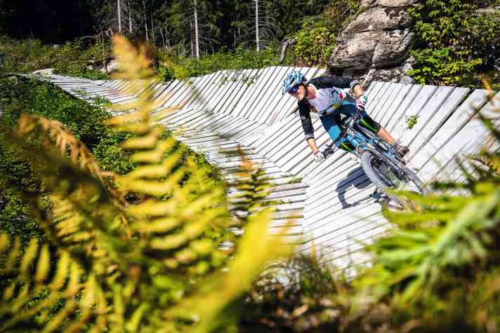 Reviere wie Pod Smrkem oder Laax (Foto) zeigen, wie umweltfreundlicher Trail-Bau schon heute funktionieren kann. Seite 6